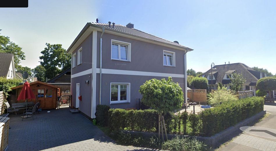 Eingangsbereich und Zufahrt