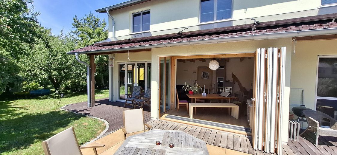 Arrivare. Respirare. Sentirsi a casa. Casa d'architetto in costruzione ecologica in legno – Ansicht Süd 