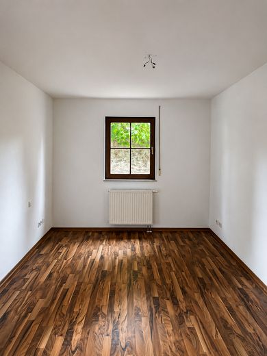 Teraslı ve ankastre mutfaklı aydınlık 2 odalı daire – Schlafzimmer