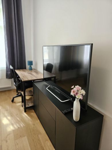 WG-Zimmer möbliert & frisch saniert – 8 Min. zur HTW Uni / Furnished room in a shared apartment – Zimmer 1 / Room 1 
