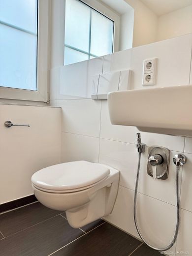 mit Dusch-WC u. Außenfenster