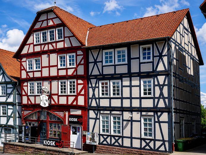 Großzügige Gewerbeeinheit im EG – vielseitig nutzbar mit Küche, Lagerflächen etc. – Frontansicht