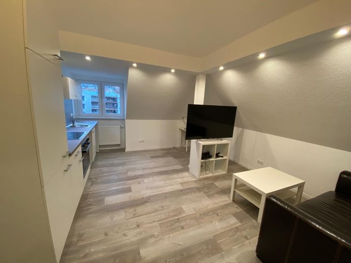 # 2,5-Zimmer # EBK # Tageslichtbad # neu saniert # zentrumsnah #Nordstadt – Foto 3