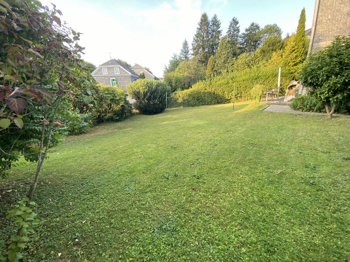 Rennovierte Wohnung mit Küche Ruhig und zentral im Bergischen Schieferhaus mit Garten – Garten 
