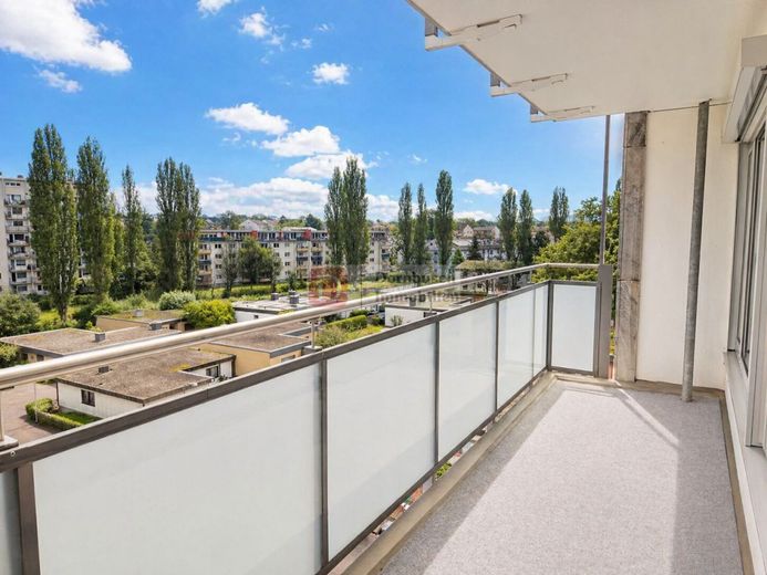 Top!! Penthouse mit großer Südwest-Dachterrasse und Skylineblick – Balkon