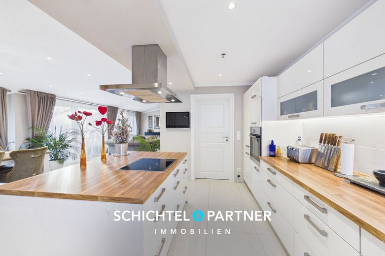 Osterholz | Hochwertig saniertes Einfamilienhaus mit großem Garten – S&amp;P | Wohnküche