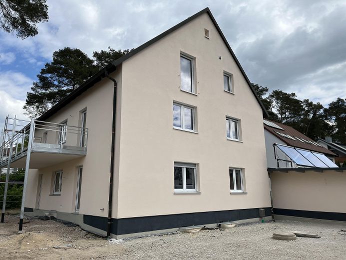 شقة مريحة من غرفتين ونصف، الطابق الثاني، في إرلانغن - ديشندورف، Loheweg 2 – Wohnung DG mit Franz. Balkon