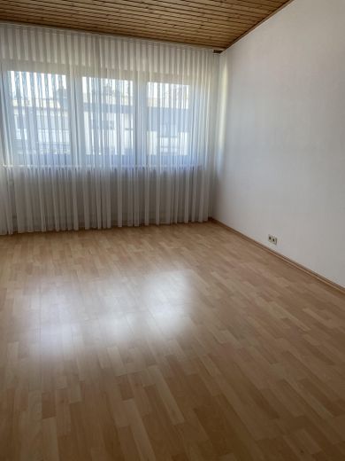 Villetta a schiera centrale ben tenuta con garage in posizione privilegiata – Elternschlafzimmer