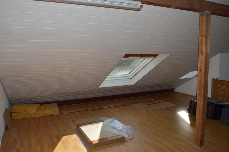 "Attraktives Reihenhaus" in "Weser"-Nähe, ruhige Lage, im schönen "Bremer Norden" – Dachboden