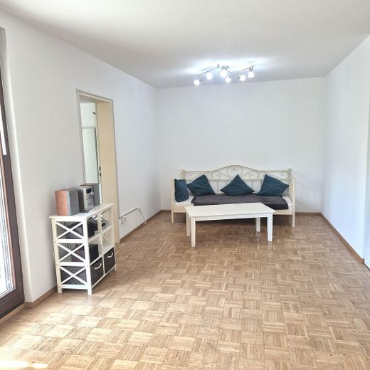 2-kamerappartement (gemeubileerd) met balkon en lift in Stuttgart-Noord / Centrum, nabij Milaneo – Wohnbereich