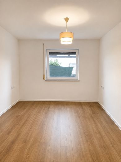 Modernisierte 3 Zimmer Wohnung in Höfingen – Schlafzimmer1