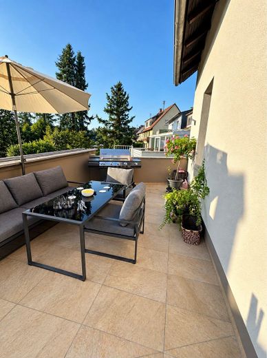 Geniş ve modern: 2 banyolu 4 odalı daire – Balkon