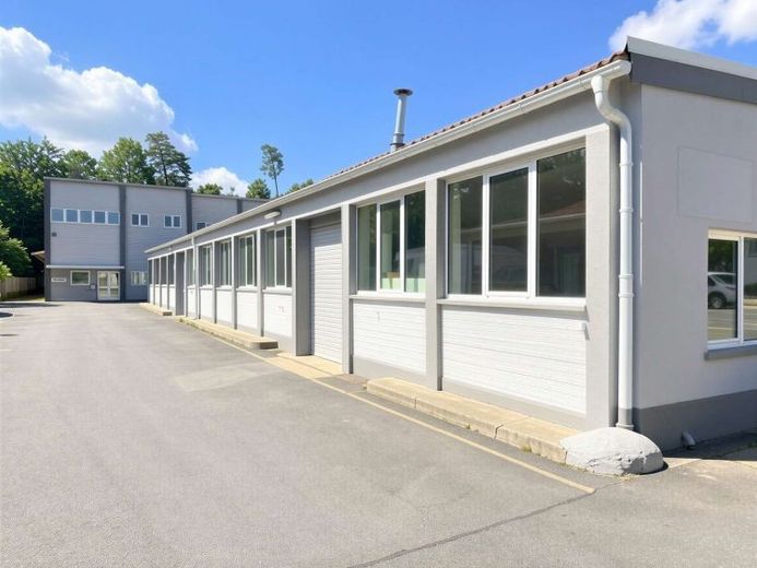 450 m² Lager-/Produktion mit Bürofläche zu vermieten – Foto 1