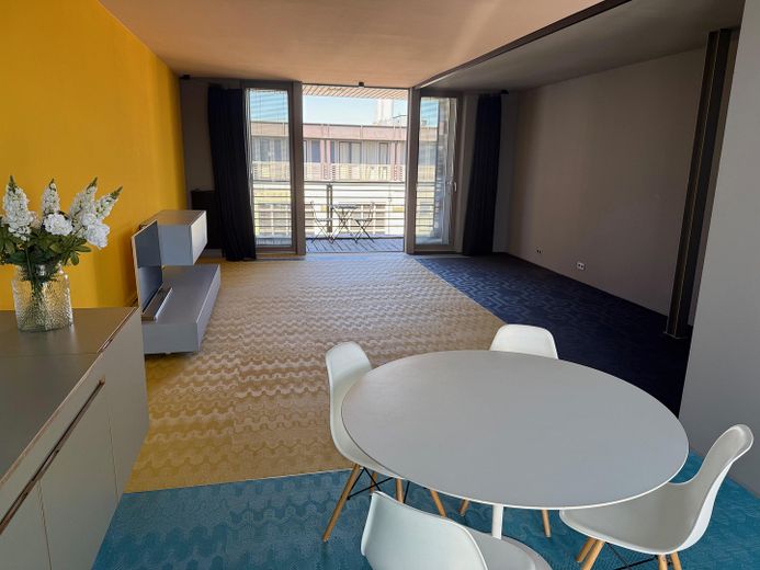 No furniture 1