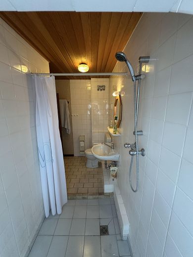Großzügiges Reihenmittelhaus mit Kaminoption, Garage, Keller & Glasfaser in Kiel-Russee – DG WC mit großer Dusche 3