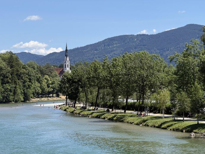 Hochparterre mit ca. 85 m² plus Gartenanteil – barrierearm wohnen zwischen Isar und Alpen – Isar