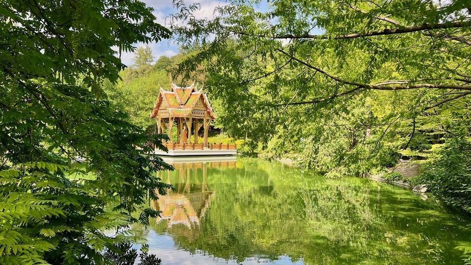 2-Zimmer-WHG komplett ausgestattet, 2-room APP comfortably furnished, Munich Westpark, Metro U6 – Thai-Tempel im Westpark