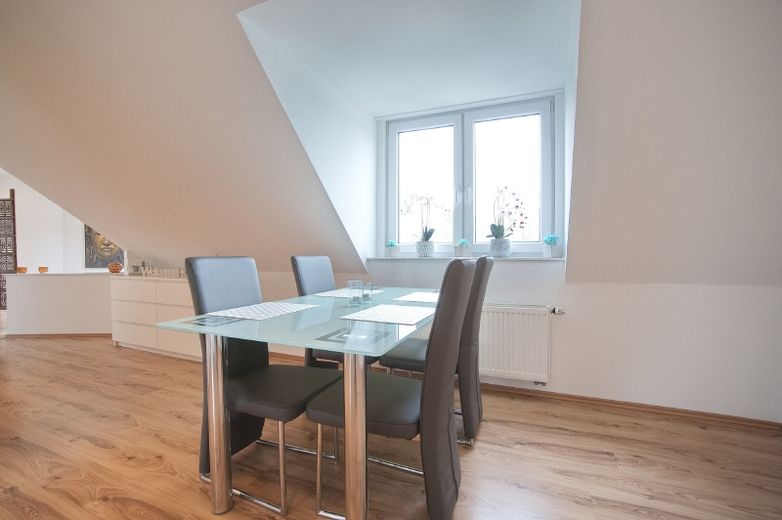 Attic storey studio apartment with rooms bathed in light, tastefully furnished with high quality, modern fittings and in a quiet, yet central, location – febb9caf8c352107636a4b479bfbb52ee141e202.jpg
