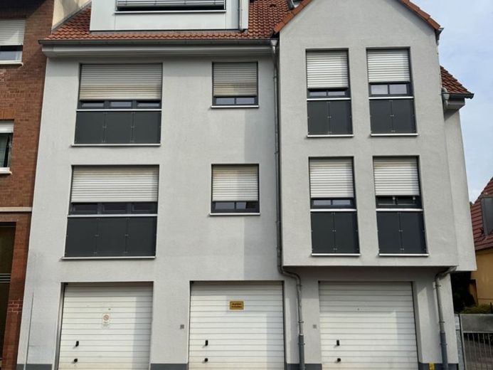 Casa cittadina versatile con 163m² di potenziale e possibilità di ristrutturazione in spazi abitativi – Foto 1