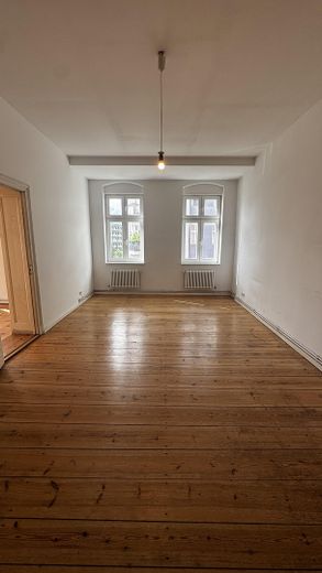 Vistas directas al Spree | 107 m² disponibles para ocupar | Ascensor | Sin comisión | 3–4 habitaciones – Küche