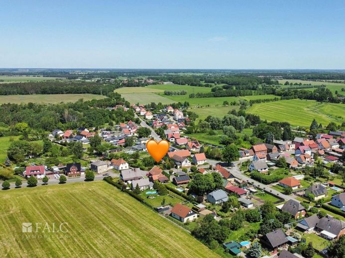 *Riserv.* Casa unifamiliare modernizzata con piscina e dotazioni di alta qualità. – Luftbild