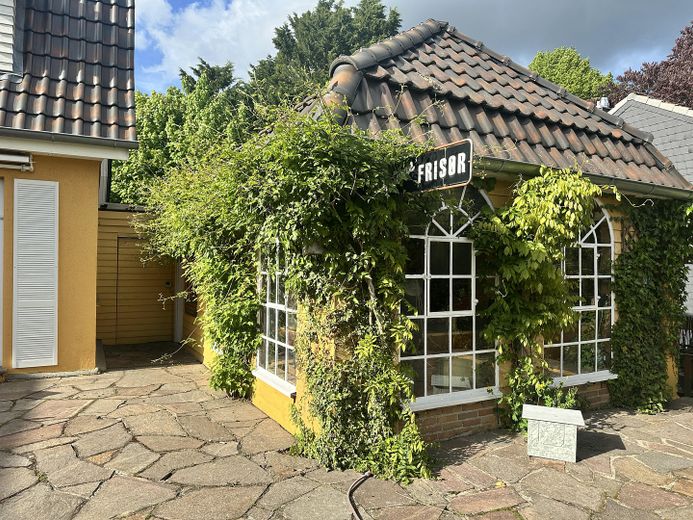 Villa mit Gutshauscharakter auf 3500m²-unverbaubarer Seeblick in Kieler Stadtrandlage – Seitenflügel Werkstatt