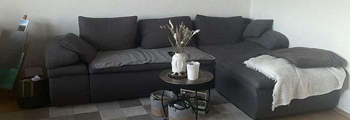großzügige 3 Zimmer Wohnung mit Balkon – Wohnzimmer