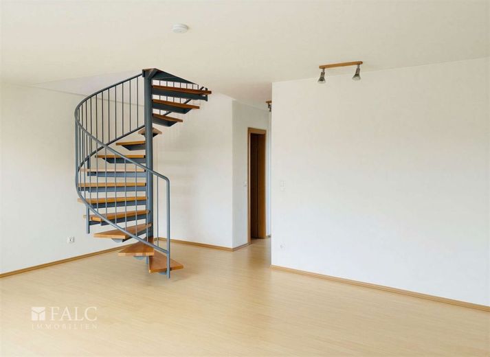 Maisonette mit Hausgefühl - Ihr eigenes Zuhause auf zwei Ebenen – Wohnzimmer - (KI generiert)