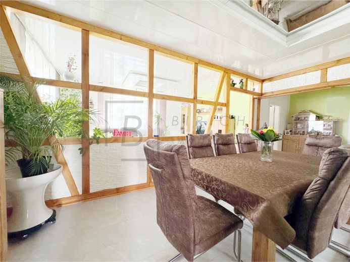 Mehrfamilienhaus mit Seltenheitswert - 448 m² Wohnfläche, 1.230 m² Grundstück und vielseitige Nutzungsmöglichkeiten – Esszimmer EG