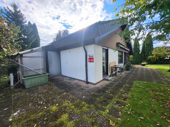 Westseite mit Terrasse