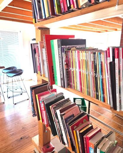 Mehr Raum fürs Leben in Landshut – individuelles Architektenhaus im MünchnerVerkehrsVerbund – Gartenebene innen Bibliothek