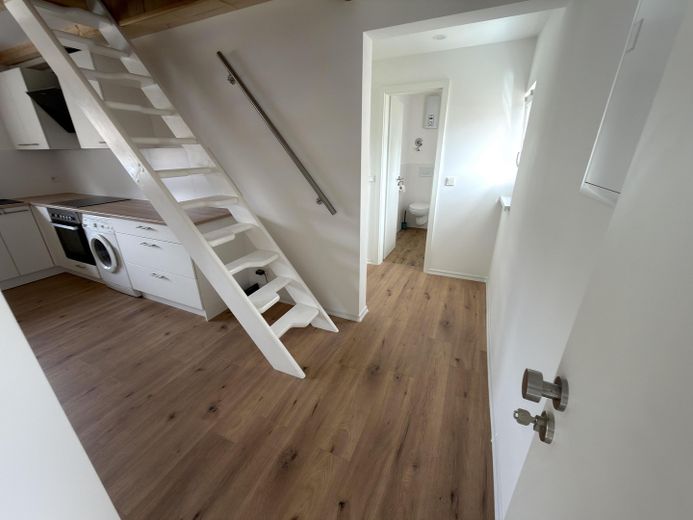 Kernsaniertes ZFH – 2 vermietbare Whg., Energieklasse A, 1.450 € Sollmiete – OG Eingang