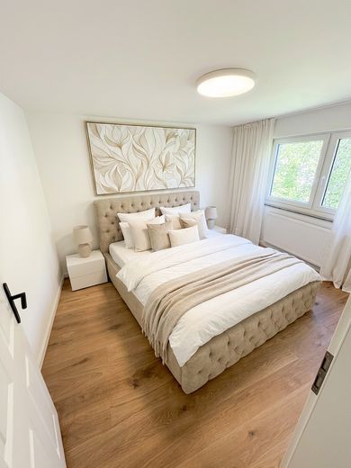 Neu Renovierte 3 Zimmer Wohnung – Schlafzimmer