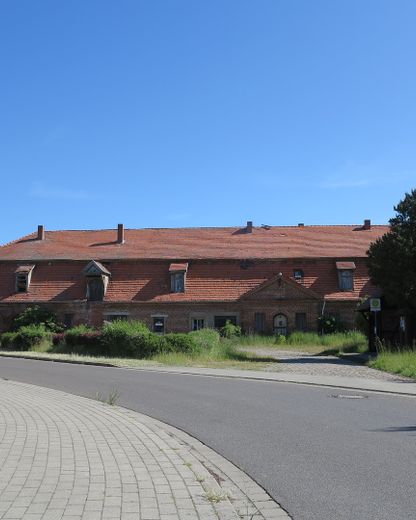 eines der letzten, erhaltenen SCHEUNENGUTSHÄUSER (mit 4-6 ha. Naturgrundstück) – einzigartig: Scheunen-Gutshaus