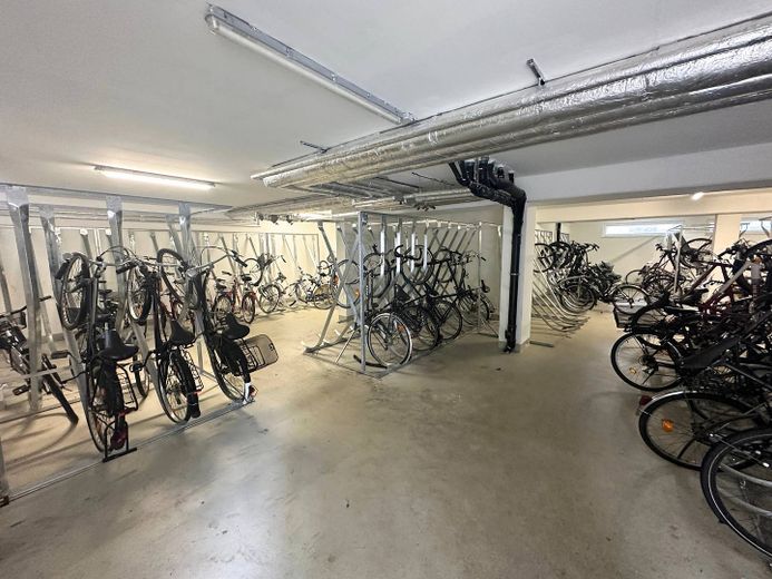 FOR STUDENTS ONLY: Modernes 1-Zimmer-Apartment mit EBK und ALL-IN-MIETE in Ottensen – Fahrradkeller