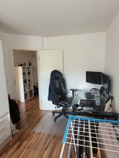 2-Zimmer-Wohnung mit neuen Fenstern und Carport– modernisiert & praktisch – Schlafzimmer