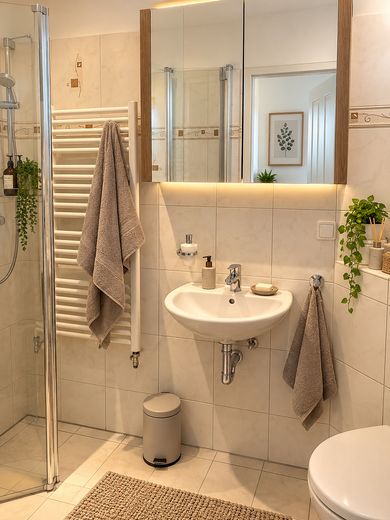 Reinbek'te bahçeli, garajlı ve bölgesel ısıtmalı sıra ev – 4 oda + dönüştürülmüş çatı katı – Gästebad m. Dusche