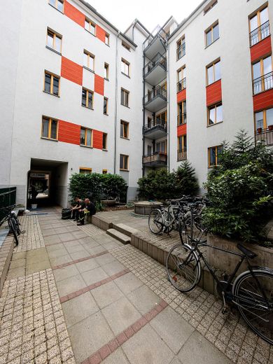 Elegante hochwertige DG-Wohnung nahe Kollwitzplatz – Innenhof