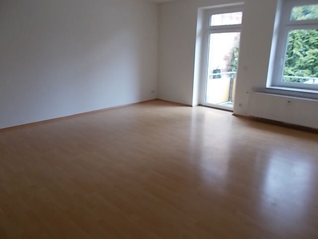 *** Großzügige 3-Zimmer mit Laminat, Wannenbad und Balkon! Carport oder Stellplatz mgl. – DSCN0024