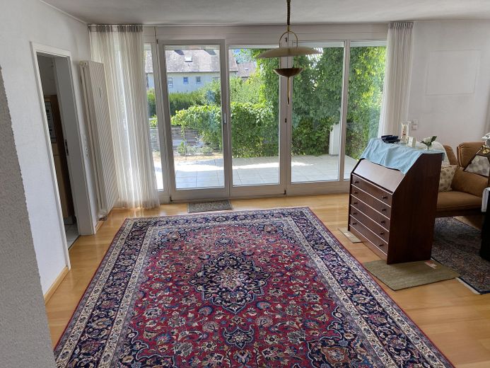 Traumwohnung Dreisamtal – Wohnzimmer und Balkon