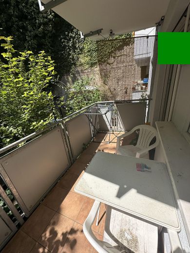 2-Zimmer-Wohnung mit sonnigem Balkon in begehrter Lage – Balkon 1