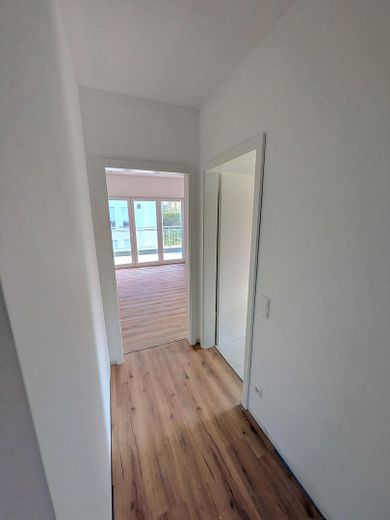 Moderne Wohlfühloase: Helle 3- bis 4-Zimmer-Obergeschosswohnung mit Balkon als Erstbezug – Foto 1