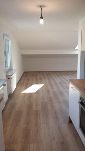 Zur Kapitalanlage! Inzell - zentrale, helle 1-Zimmer-Dachgeschoßwohnung - provisionsfrei! – Küche