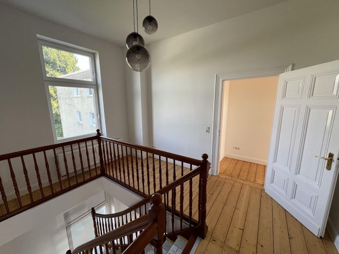 renov. Maisonette-Altbau-Whg. in Bo-Linden – internes Treppenhaus