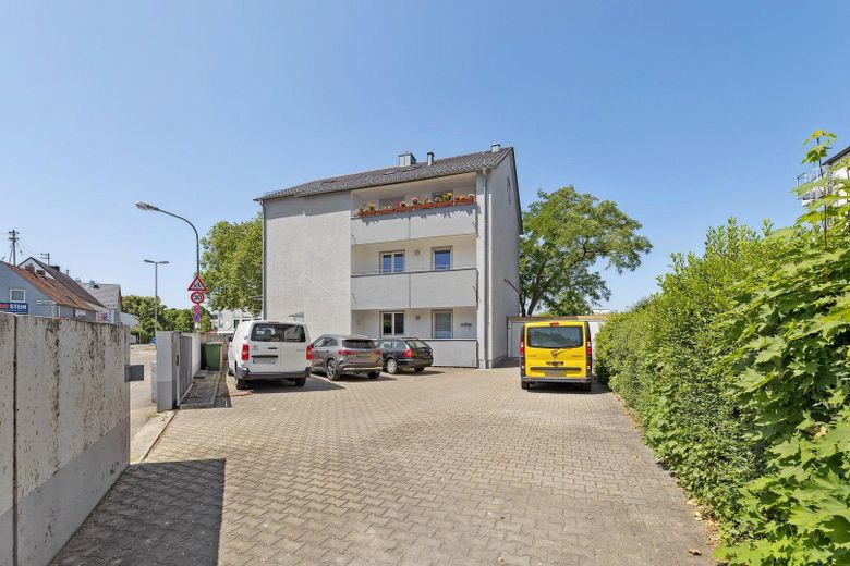 PROVİZYONSUZ: otopark yeri ve 2 balkonlu, tamamen yenilenmiş 3 odalı daire, mükemmel konumda! – Gebäude Aussensicht