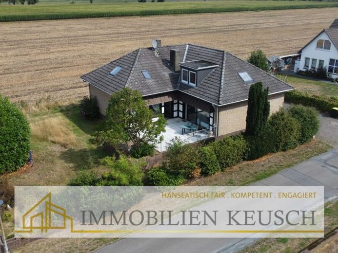 Blick ins Grüne, saniertes, großes 1-2 Fam.-Haus mit Kamin, neuen Bädern, Sonnenterra & Doppelgarage – Foto 1