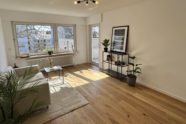 Perfekte Lage, hochwertig saniert: Exklusive 3 Zimmer Wohnung