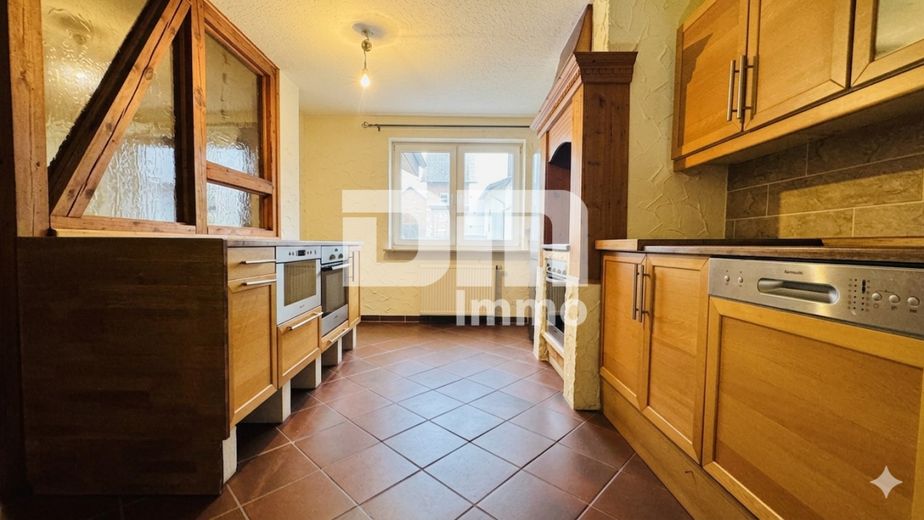 Altengerechtes Wohnen mit Charme: Großzügiger Bungalow auf großem Grundstück + Nebengebäude – Küche mit Einbauküche