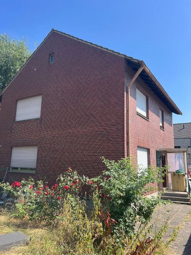 Investment: Genehmigtes Mehrfamilienhaus mit 6 Wohneinheiten und EH40-Planung – Foto 1