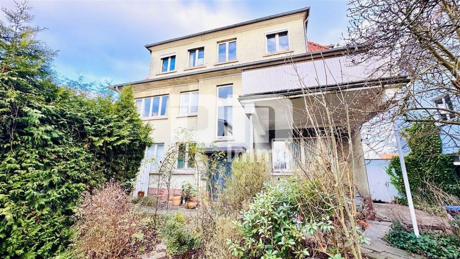 Villenartiges 1-3 Familienhaus mit viel Platz für die große Familie und viele weitere Möglichkeiten – Rückansicht